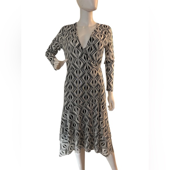 White House Black
Market Mesh Wrap Dress Long Sleeve V-Neck Size 10 - Picture 6 of 9